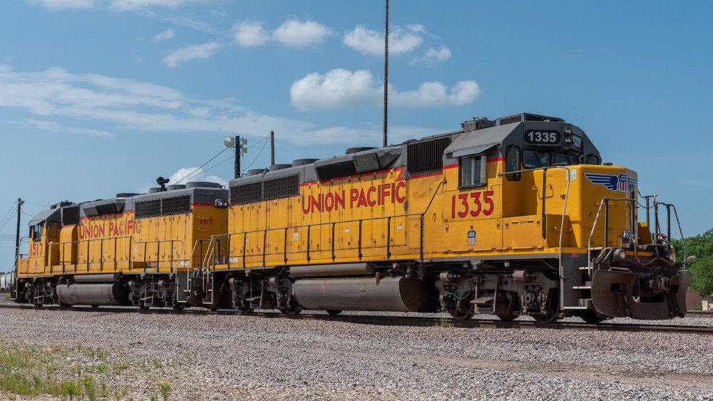 Ex-SP 4-Axle Power at Ennis Yard